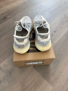 Adidas Yeezy 350 V2 static size 10 100% authentic